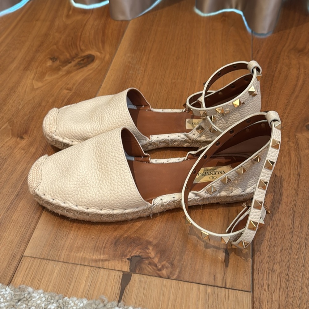 VALENTINO
Rockstud Leather Espadrilles Flat size 37 - Picture 3 of 9